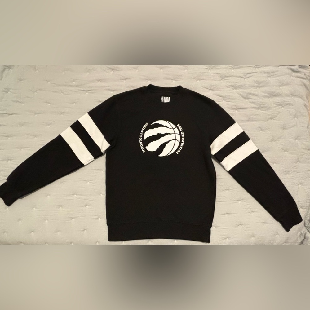 NBA Raptors Black and White Youth XL Sweater